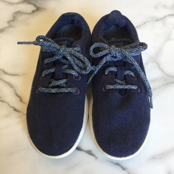 Allbirds | Wool Runners in Navy Blue - Picture 2 of 7